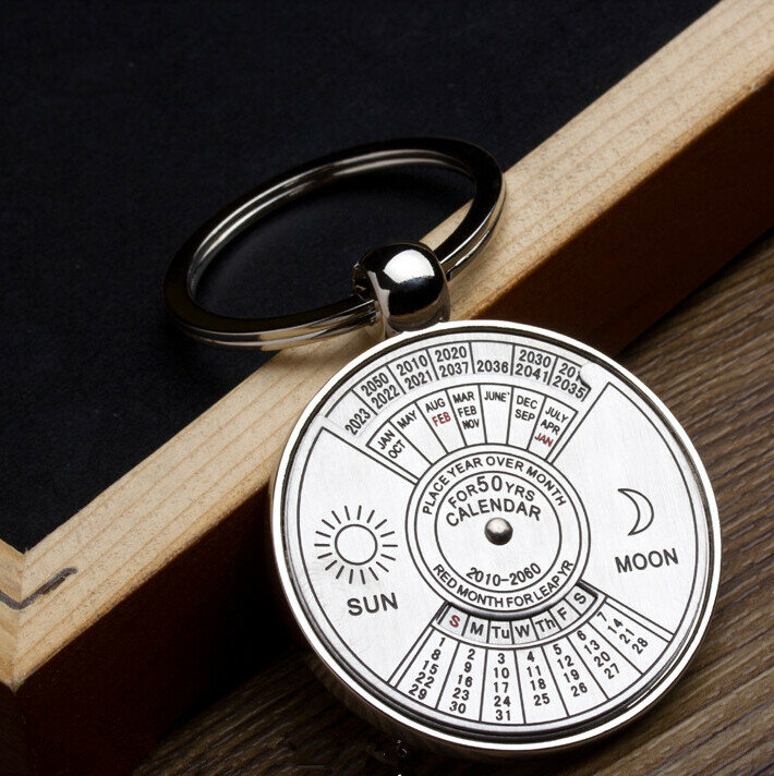 

Лучший подарок 2010 до 2060 лет календарь Металлическая брелок Ключевая цепь Персонализированное кольцо для ключей