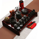 Chinesisches Kung Fu Teeset aus Porzellankanne, Topf, Tasse, eleganter Wasserkocher, Holzhalter und Tablett.