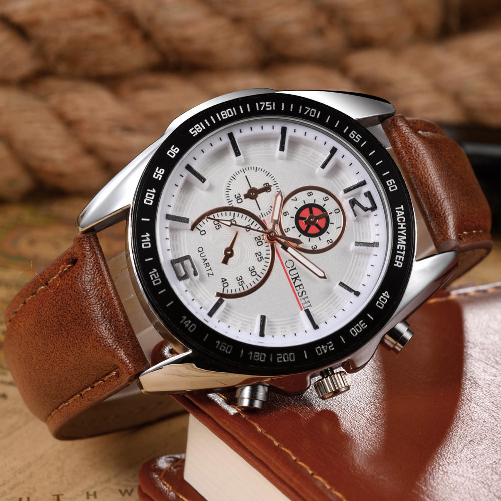 デフランビジネススタイルの男性の腕時計は3つのダイヤルレザーストラップクォーツ時計を飾る