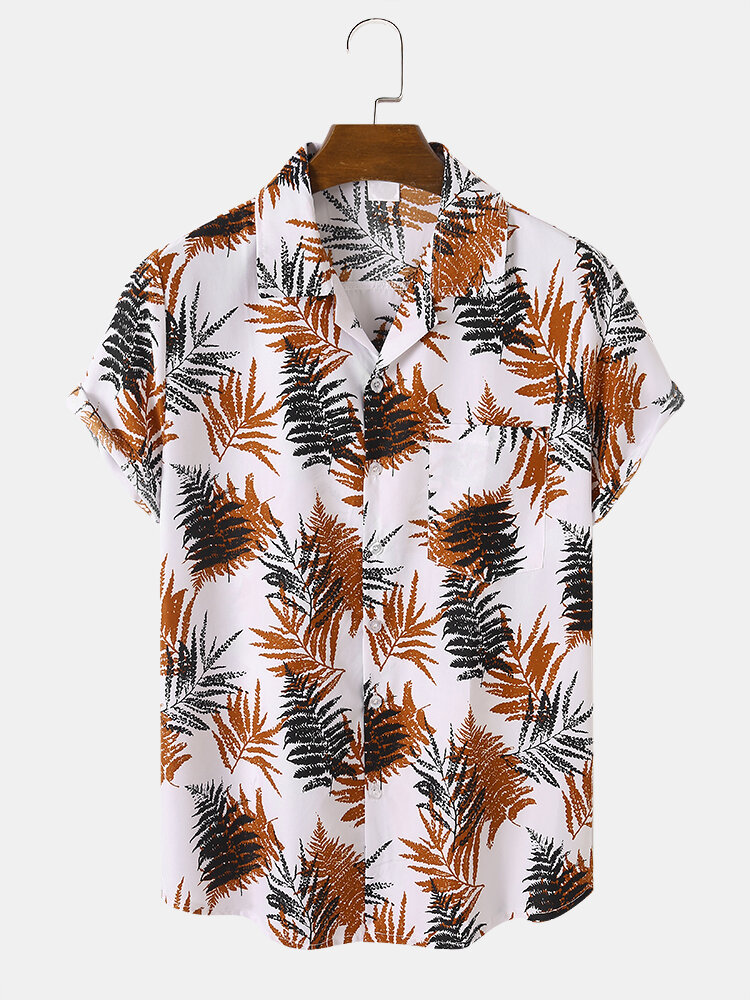 Vakantieoverhemden met grafische contrasterende bladprint op de borstzak met zoommanchet