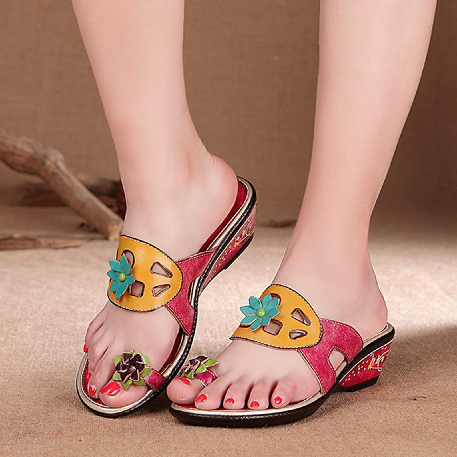 SOCOFY Floral-Paneled Leather Round-Toe Retro Gorgeous Wedge Thong Sandals