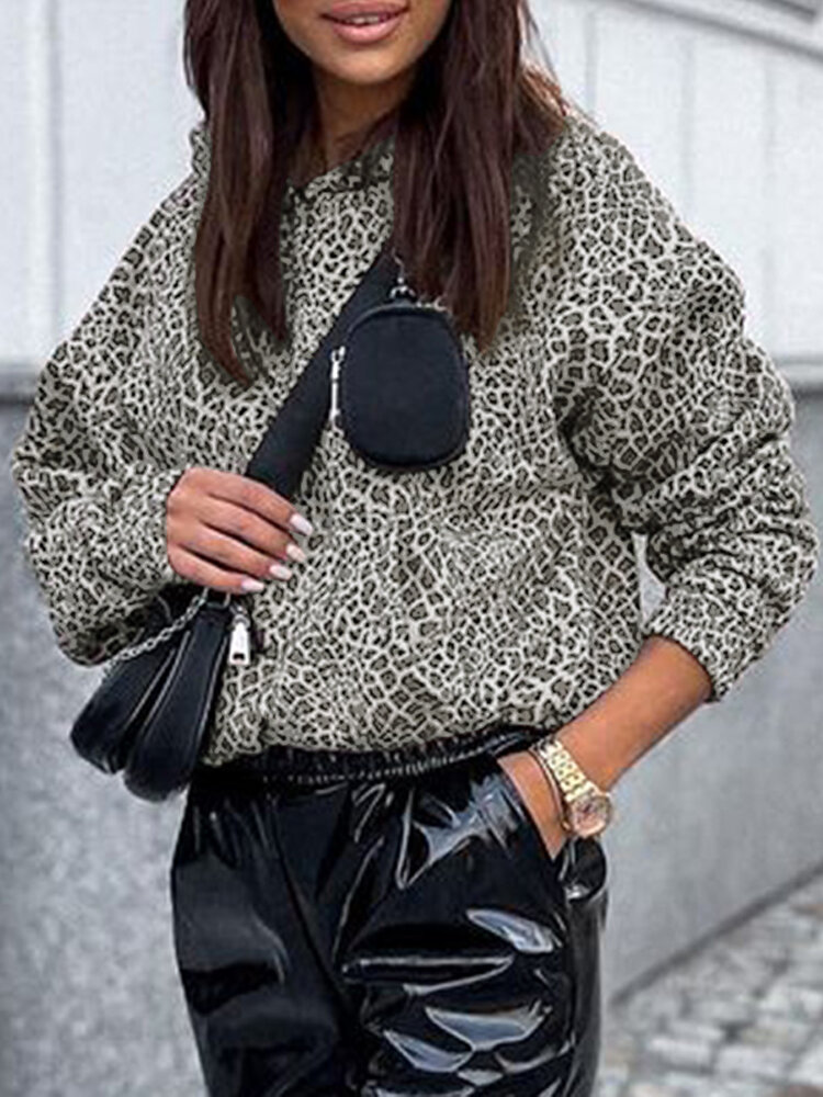 Women Leopard Printed Front Pocket Full Sleeve Hooded Collar Casual Sweatshirt